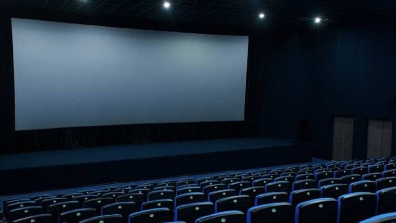 Akhanda చిత్రం ప్రదర్శిస్తున్న థియేటర్లో అగ్ని ప్రమాదం.. బయటకు పరుగులు తీసిన ప్రేక్షకులు Akhanda చిత్రం ప్రదర్శిస్తున్న థియేటర్లో అగ్ని ప్రమాదం.. బయటకు పరుగులు తీసిన ప్రేక్షకులు