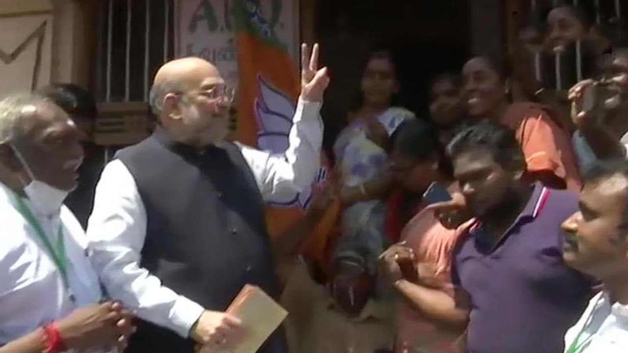 ৮৭ শহিদের বাড়িতে যাবেন অমিত শাহ, ভোটের আগে রাজনৈতিক হিংসার বড় প্রশ্ন তুলছে বিজেপি ৮৭ শহিদের বাড়িতে যাবেন অমিত শাহ, ভোটের আগে রাজনৈতিক হিংসার বড় প্রশ্ন তুলছে বিজেপি