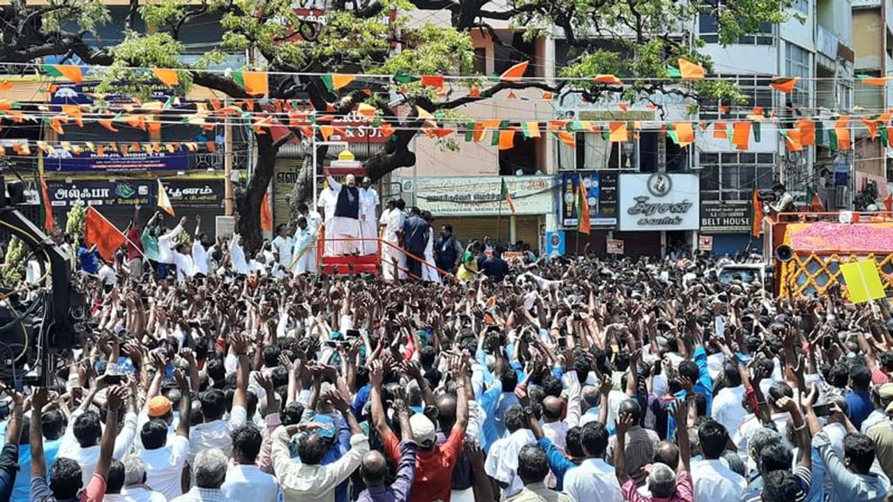 குமரியில் ஆயிரக்கணக்கானோர் திரண்டு வெற்றிவேல் வீரவேல் முழக்கம்.. மக்கள் வெள்ளத்தில் மிதந்த அமித்ஷா.. குமரியில் ஆயிரக்கணக்கானோர் திரண்டு வெற்றிவேல் வீரவேல் முழக்கம்.. மக்கள் வெள்ளத்தில் மிதந்த அமித்ஷா..