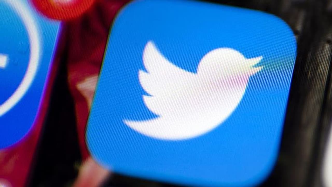 ట్విట్టర్ లో ట్వీట్ చేయడంతో పాటు లాగిన్ సమస్యలు.. భారత్తో సహా పలు దేశాల్లో నిల్చిపోయిన ట్విట్టర్.. ట్విట్టర్ లో ట్వీట్ చేయడంతో పాటు లాగిన్ సమస్యలు.. భారత్తో సహా పలు దేశాల్లో నిల్చిపోయిన ట్విట్టర్..