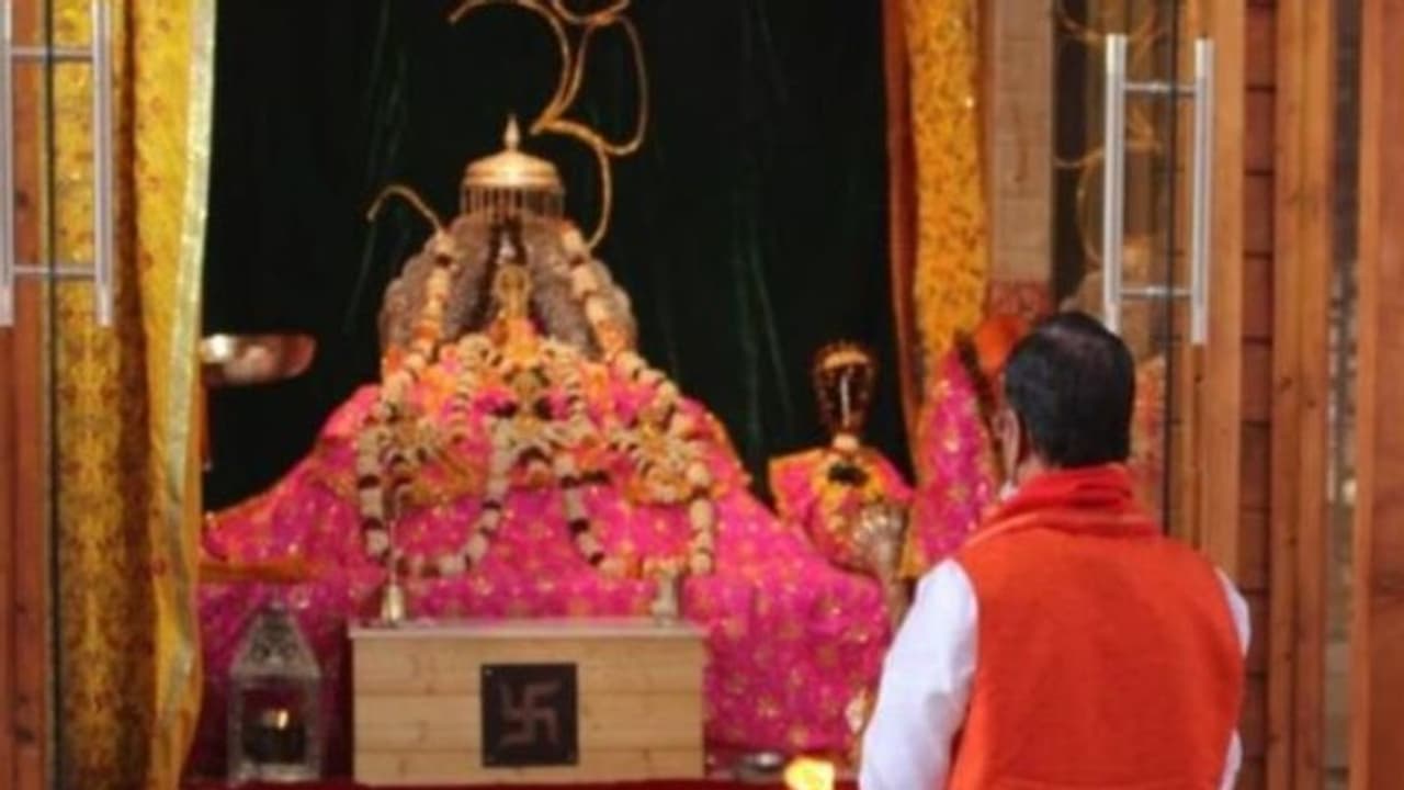 डिप्टी सीएम दिनेश शर्मा ने किया रामलला का दर्शन, कहा अयोध्या में बनेगा श्री राम विश्वविद्यालय डिप्टी सीएम दिनेश शर्मा ने किया रामलला का दर्शन, कहा अयोध्या में बनेगा श्री राम विश्वविद्यालय