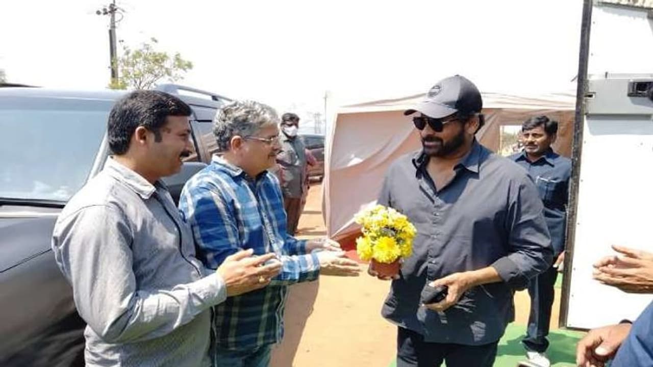 ఇల్లందులో ల్యాండ్ అయిన `ఆచార్య`.. మైనింగ్లో యాక్షన్ షురూ! ఇల్లందులో ల్యాండ్ అయిన `ఆచార్య`.. మైనింగ్లో యాక్షన్ షురూ!