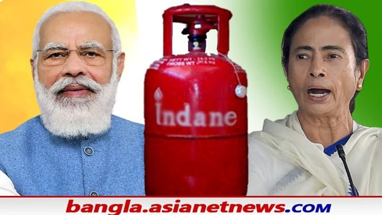 'বিনামূল্য গ্য়াস দিক কেন্দ্র', নারী দিবসে জ্বালানীর মূল্যবৃদ্ধিতে কলকাতায় প্রতিবাদ মিছিল মমতার