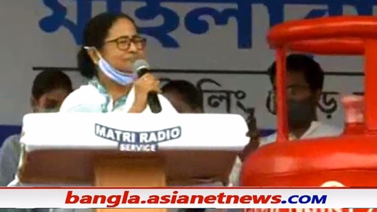 মঞ্চে দাঁড়িয়ে কীভাবে গড়গড়িয়ে বাংলা বলেন প্রধানমন্ত্রী, মোদীর ম্যাজিক ফাঁস করলেন মমতা মঞ্চে দাঁড়িয়ে কীভাবে গড়গড়িয়ে বাংলা বলেন প্রধানমন্ত্রী, মোদীর ম্যাজিক ফাঁস করলেন মমতা