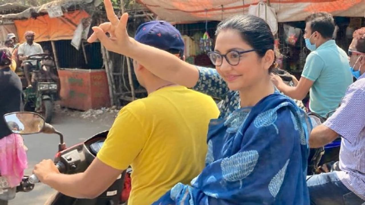 একদা সিপিআই গড়ে জোর প্রচারে তৃণমূলের তারকা প্রার্থী জুন মালিয়া, সঙ্গে রয়েছে বহিরাগত তকমা একদা সিপিআই গড়ে জোর প্রচারে তৃণমূলের তারকা প্রার্থী জুন মালিয়া, সঙ্গে রয়েছে বহিরাগত তকমা