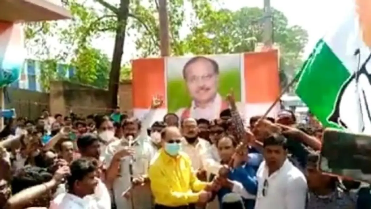 মুর্শিদাবাদে তৃণমূলে ভাঙন, সেলিব্রিটি আর দুর্ণীতিগ্রস্তদেরই টিকিট দেওয়া হচ্ছে বলে ক্ষোভ দলবদলু নেতার মুর্শিদাবাদে তৃণমূলে ভাঙন, সেলিব্রিটি আর দুর্ণীতিগ্রস্তদেরই টিকিট দেওয়া হচ্ছে বলে ক্ষোভ দলবদলু নেতার