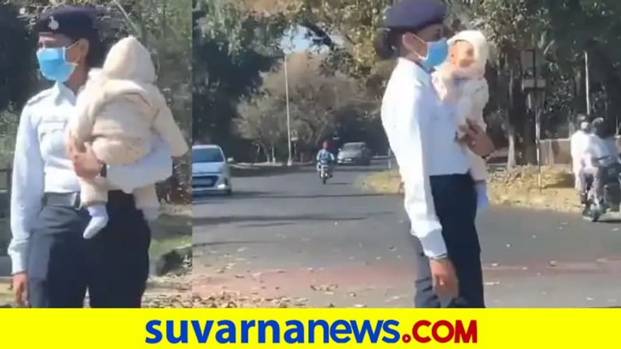 ಕಂಕುಳಲ್ಲಿ ಮಗು ಹೊತ್ತು ಟ್ರಾಫಿಕ್ ನಿಯಂತ್ರಣ: ವಿಡಿಯೋ ವೈರಲ್! ಕಂಕುಳಲ್ಲಿ ಮಗು ಹೊತ್ತು ಟ್ರಾಫಿಕ್ ನಿಯಂತ್ರಣ: ವಿಡಿಯೋ ವೈರಲ್!