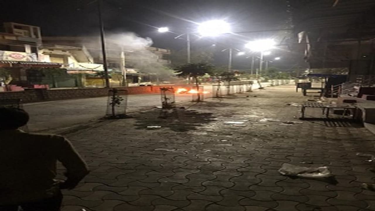 భైంసా లో అల్లర్లు: అదేమైనా పాకిస్తానా అని బండి సంజయ్ ప్రశ్న భైంసా లో అల్లర్లు: అదేమైనా పాకిస్తానా అని బండి సంజయ్ ప్రశ్న