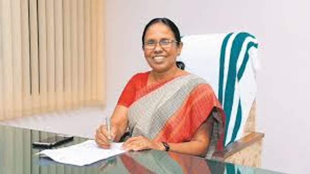 മട്ടന്നൂരിലേക്ക് മാറിയത് വ്യക്തിപരമായ ആ​ഗ്രഹം കൊണ്ടല്ല; കെ കെ ശൈലജ