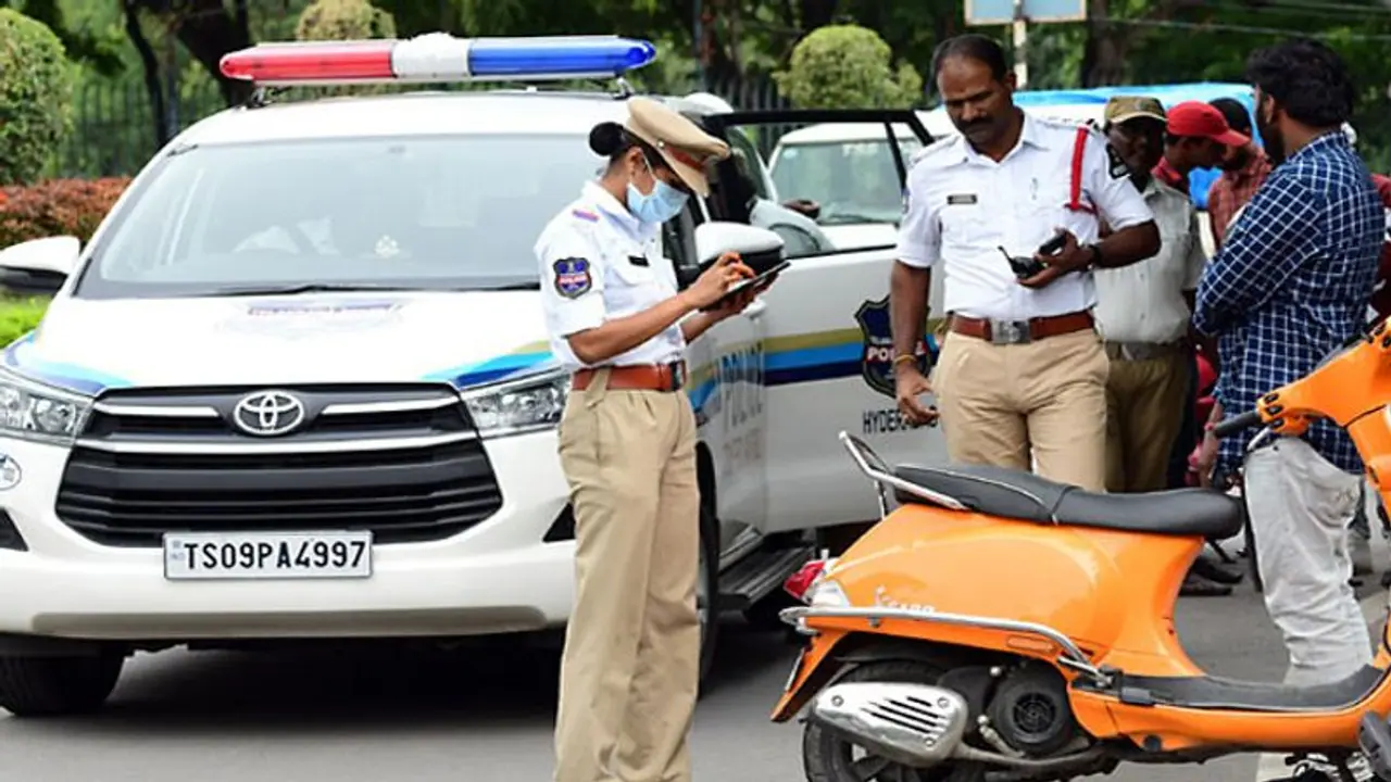 57 ಪ್ರಕರಣಗಳಿಗೆ ದಂಡ ಪಾವತಿಸಿದ ಹುಬ್ಳಿ ಹೈದ : ಕೊನೆ ದಿನ 31 ಕೋಟಿ ಸಂಗ್ರಹ 57 ಪ್ರಕರಣಗಳಿಗೆ ದಂಡ ಪಾವತಿಸಿದ ಹುಬ್ಳಿ ಹೈದ : ಕೊನೆ ದಿನ 31 ಕೋಟಿ ಸಂಗ್ರಹ