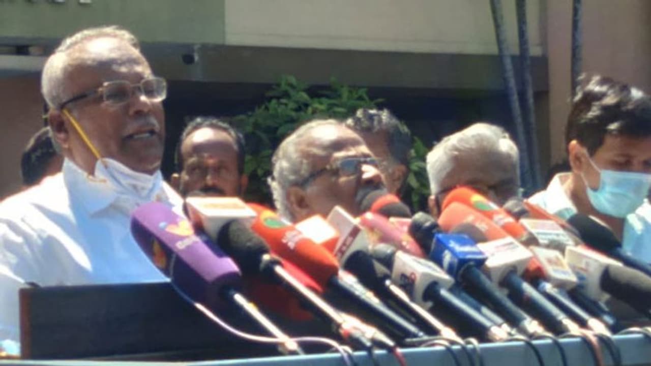 தனிச்சின்னத்தில் போட்டி.. பேரவைக்குள் பாஜக எம்எல்ஏ ஒருத்தர் வந்தால் கூட ஆபத்து.. எச்சரிக்கும் பாலகிருஷ்ணன்..! தனிச்சின்னத்தில் போட்டி.. பேரவைக்குள் பாஜக எம்எல்ஏ ஒருத்தர் வந்தால் கூட ஆபத்து.. எச்சரிக்கும் பாலகிருஷ்ணன்..!