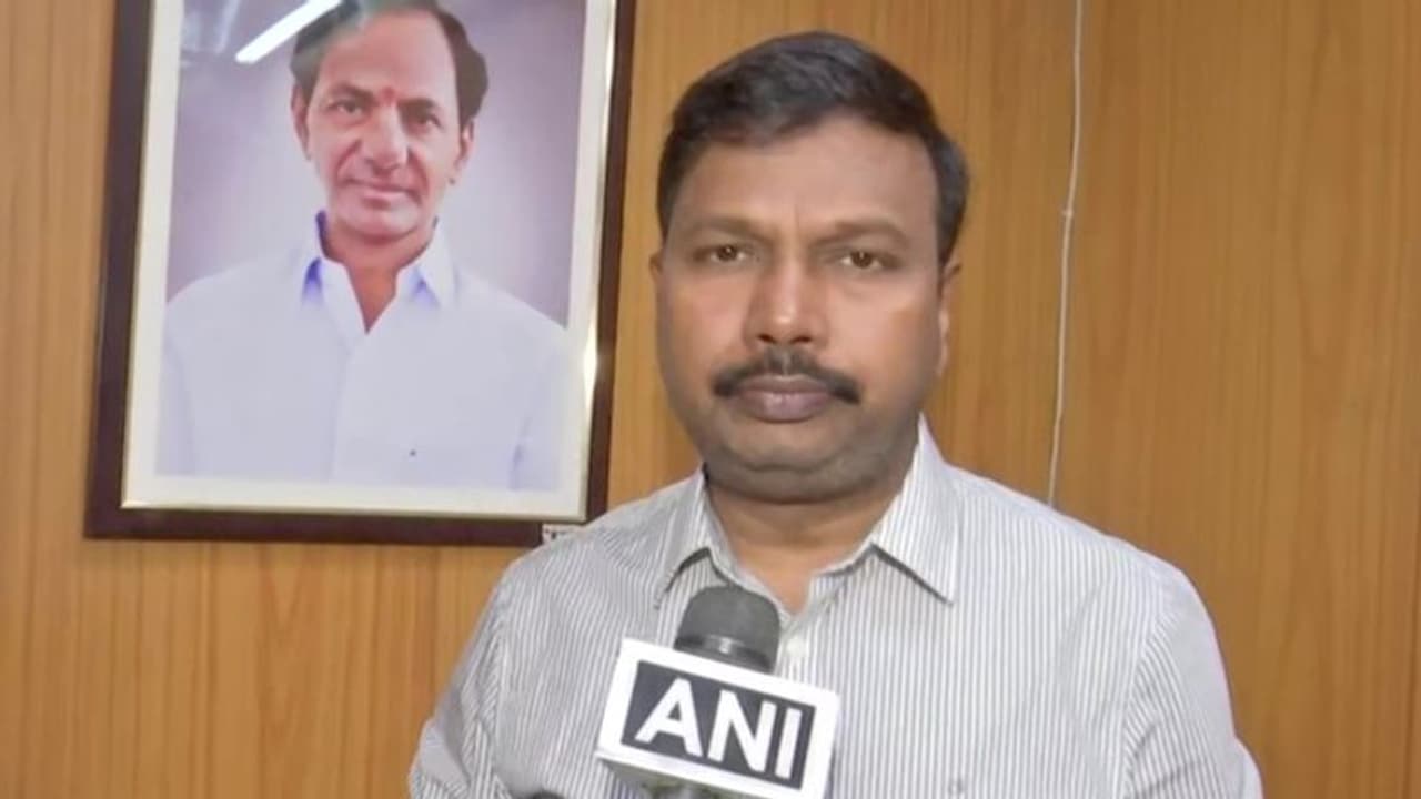 తెలంగాణ హెల్త్ డైరెక్టర్ శ్రీనివాసరావుకు గుండెపోటు.. అపోలోకి తరలింపు తెలంగాణ హెల్త్ డైరెక్టర్ శ్రీనివాసరావుకు గుండెపోటు.. అపోలోకి తరలింపు