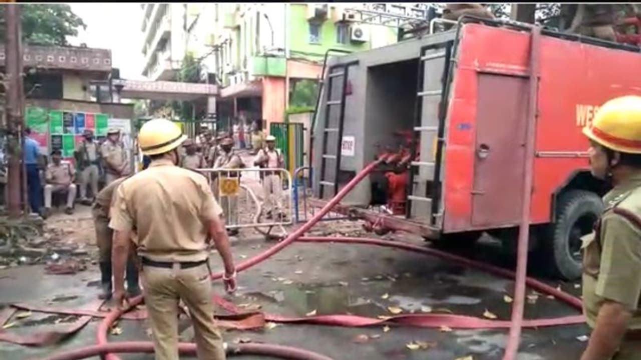 সাত সকালে হেয়ার স্ট্রিট থানায় লিখিত অভিযোগ, দমকল ও রেল দুই তরফের এফ আই আর