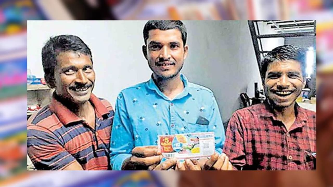 ‘അടിച്ചു ഭായ്..'; ഭാഗ്യമിത്രയുടെ ഒരു കോടി അതിഥി തൊഴിലാളികൾക്ക് ‘അടിച്ചു ഭായ്..'; ഭാഗ്യമിത്രയുടെ ഒരു കോടി അതിഥി തൊഴിലാളികൾക്ക്