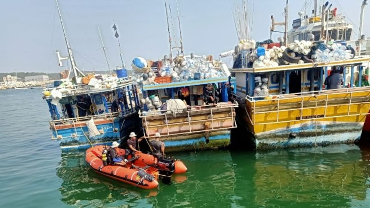 മയക്കുമരുന്നുമായി ശ്രീലങ്കൻ മത്സ്യ ബന്ധന ബോട്ടുകൾ പിടികൂടിയ കേസിൽ അന്വേഷണം നർക്കോട്ടിക്സ് കൺട്രോൾ ബ്യൂറോക്ക് മയക്കുമരുന്നുമായി ശ്രീലങ്കൻ മത്സ്യ ബന്ധന ബോട്ടുകൾ പിടികൂടിയ കേസിൽ അന്വേഷണം നർക്കോട്ടിക്സ് കൺട്രോൾ ബ്യൂറോക്ക്