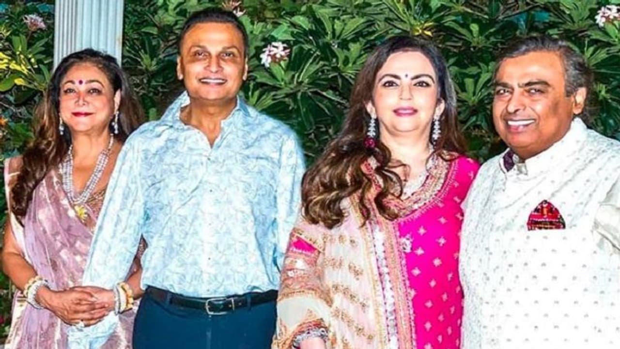 "మీరు ఎల్లప్పుడు కలిసి జీవించాలీ.. " వారి పెళ్లి రోజు సందర్భంగా టీనా అంబానీ ఇంట్రెస్టింగ్ పోస్ట్..