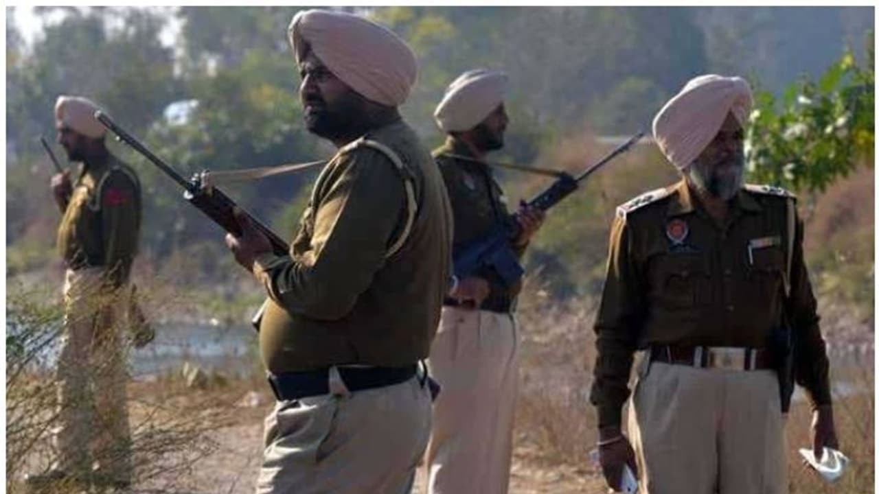 സ്ത്രീകളുടെ അഭയകേന്ദ്രത്തിൽ നിന്ന് ഓടിപ്പോയ 39 പേരില് 35 പേരെ തിരികെയെത്തിച്ചു; നാലുപേരെ കാണാതായതായി പൊലീസ് സ്ത്രീകളുടെ അഭയകേന്ദ്രത്തിൽ നിന്ന് ഓടിപ്പോയ 39 പേരില് 35 പേരെ തിരികെയെത്തിച്ചു; നാലുപേരെ കാണാതായതായി പൊലീസ്