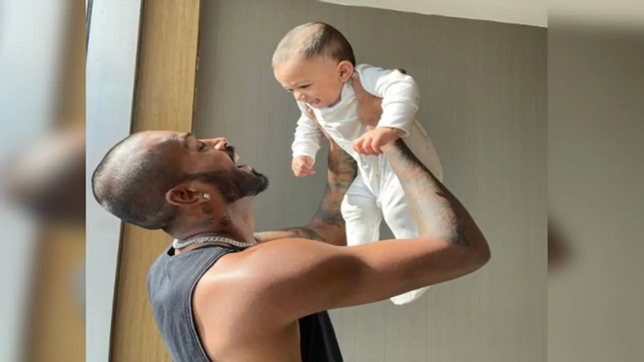 Hardik Pandya gives son Agastya reading lessons (Check it out) Hardik Pandya gives son Agastya reading lessons (Check it out)
