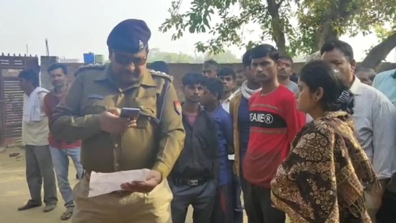 बच्ची की किडनैपिंग के बाद लगाए पोस्टर,रखी ऐसी शर्त, जानकर हो जाएंगे हैरान बच्ची की किडनैपिंग के बाद लगाए पोस्टर,रखी ऐसी शर्त, जानकर हो जाएंगे हैरान