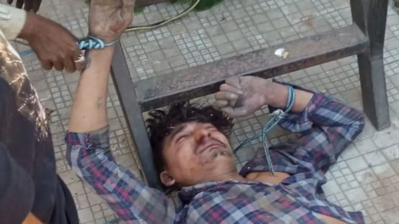 ना पुलिस केस ना कोर्ट का फैसला: गुजरात में रेपिस्ट को जनता ने पीट पीटकर मार डाला..3 बार कर चुका था रेप ना पुलिस केस ना कोर्ट का फैसला: गुजरात में रेपिस्ट को जनता ने पीट पीटकर मार डाला..3 बार कर चुका था रेप