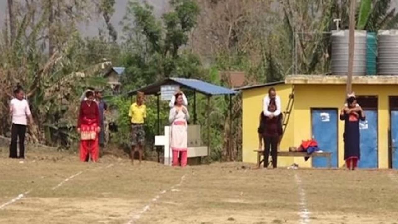 कभी देखी है ऐसी अनोखी दौड़! कंधे पर पति को टांग दौड़ने लगी महिलाएं कभी देखी है ऐसी अनोखी दौड़! कंधे पर पति को टांग दौड़ने लगी महिलाएं