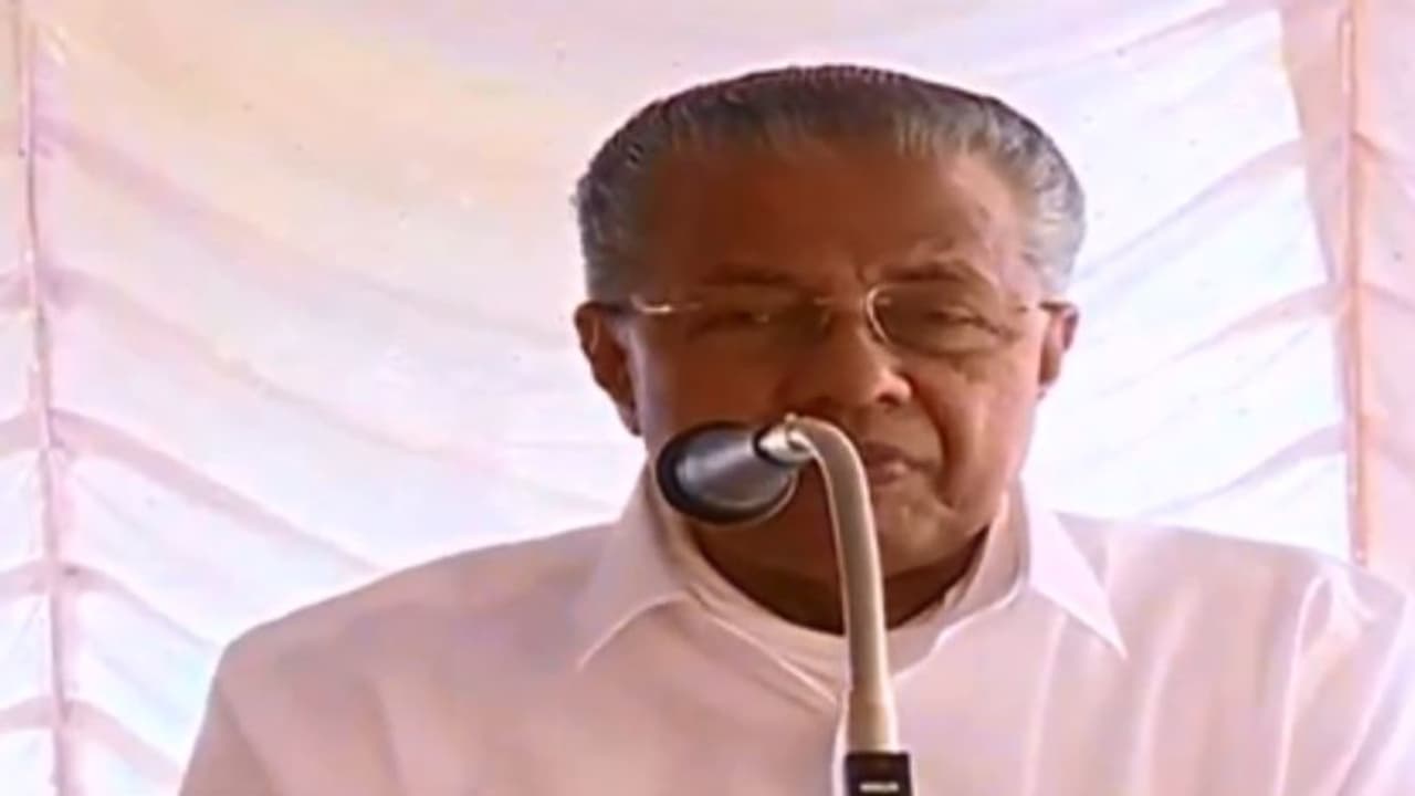 പ്രതിപക്ഷത്തിനും ബിജെപിക്കുമെതിരെ ആഞ്ഞടിച്ച് മുഖ്യമന്ത്രി; ധര്മ്മടത്ത് മണ്ഡലപര്യടനം പ്രതിപക്ഷത്തിനും ബിജെപിക്കുമെതിരെ ആഞ്ഞടിച്ച് മുഖ്യമന്ത്രി; ധര്മ്മടത്ത് മണ്ഡലപര്യടനം