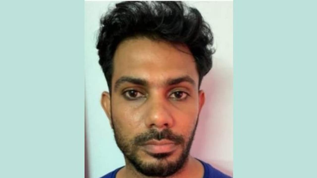 എംഡിഎംഎ മയക്കുഗുളികയുമായി മലപ്പുറം സ്വദേശി കോഴിക്കോട് പിടിയിൽ എംഡിഎംഎ മയക്കുഗുളികയുമായി മലപ്പുറം സ്വദേശി കോഴിക്കോട് പിടിയിൽ