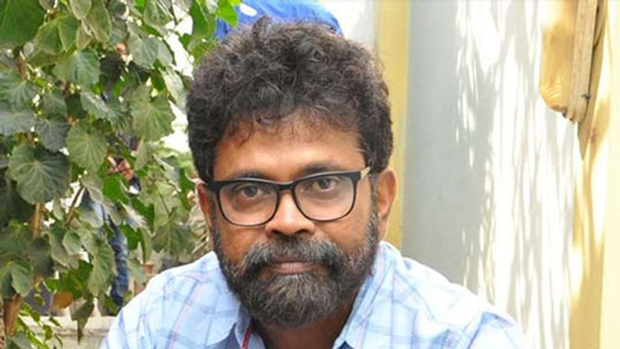 రామ్చరణ్కి చెప్పాలంటే టెన్షన్ పడ్డా.. కానీ..ః ఆ సీన్ గుర్తు చేసుకున్న సుకుమార్ రామ్చరణ్కి చెప్పాలంటే టెన్షన్ పడ్డా.. కానీ..ః ఆ సీన్ గుర్తు చేసుకున్న సుకుమార్