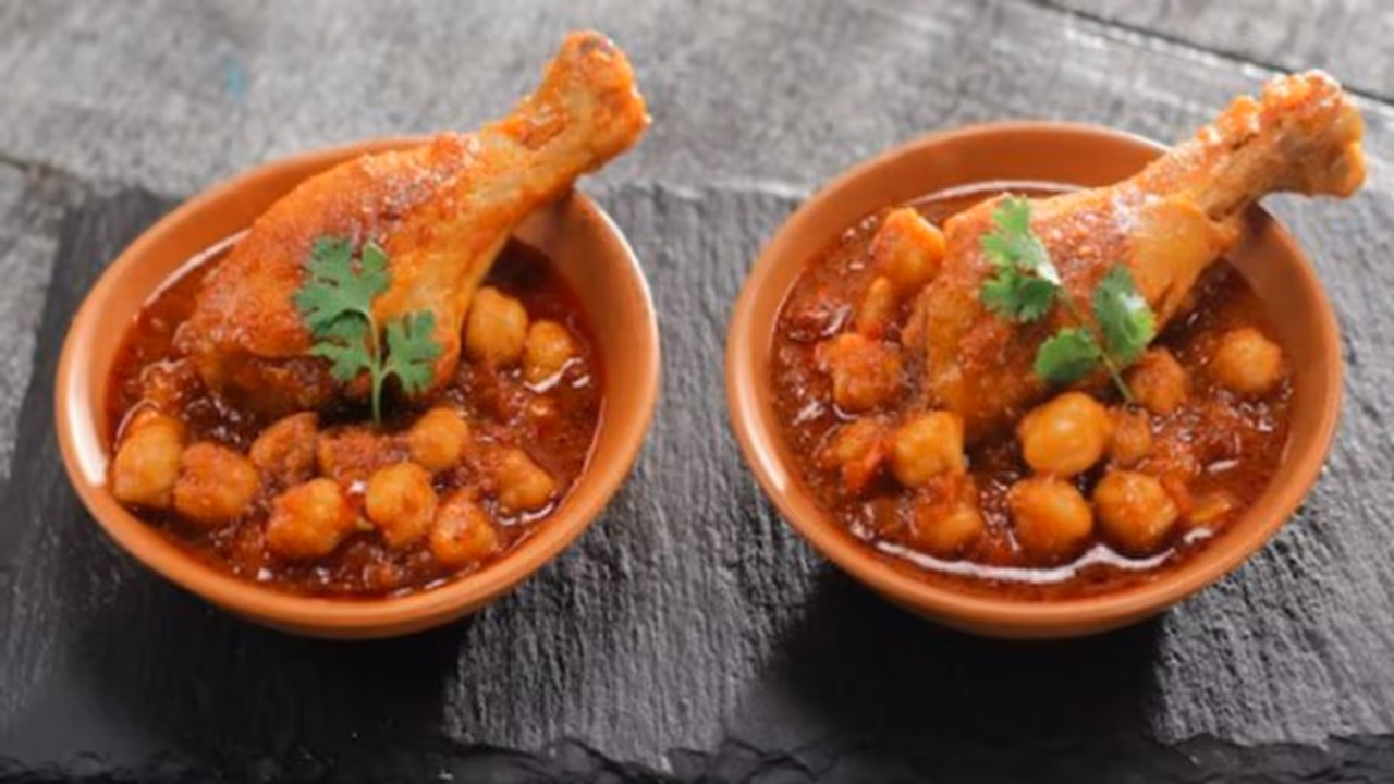 একঘেয়ে ছোলে ভাতুরে নয়, এবার চেখে দেখুন নতুন স্বাদের ছোলে চিকেন একঘেয়ে ছোলে ভাতুরে নয়, এবার চেখে দেখুন নতুন স্বাদের ছোলে চিকেন