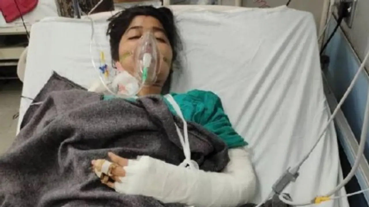 राक्षस बना पति: पत्नी की हथेली और पैर का पंजा काट डाला, बोला इसी फरसे से पुलिस को भी मारूंगा राक्षस बना पति: पत्नी की हथेली और पैर का पंजा काट डाला, बोला इसी फरसे से पुलिस को भी मारूंगा