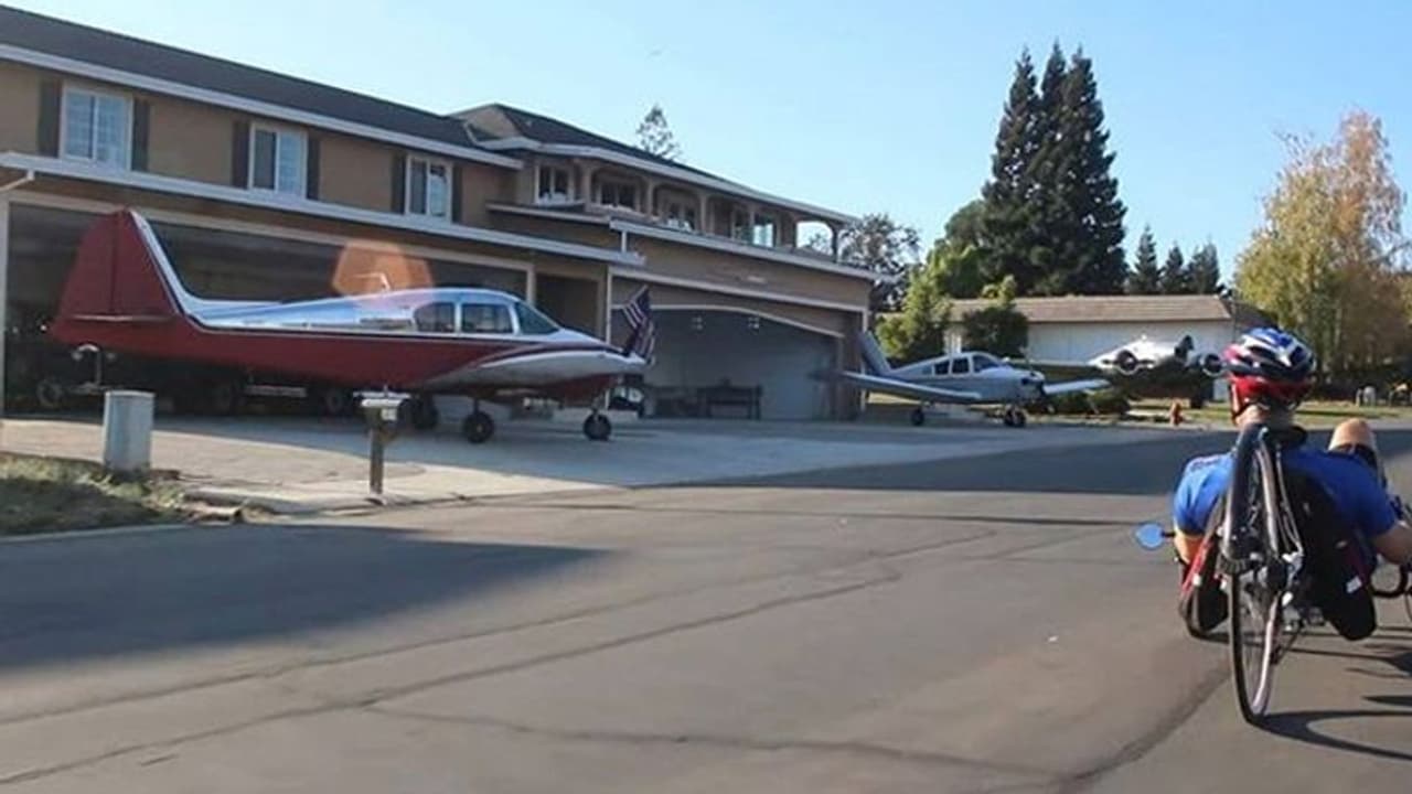 ये है अनोखा गांव, यहां हर घर के कार या बाइक नहीं, खड़ा है एक प्लेन ये है अनोखा गांव, यहां हर घर के कार या बाइक नहीं, खड़ा है एक प्लेन