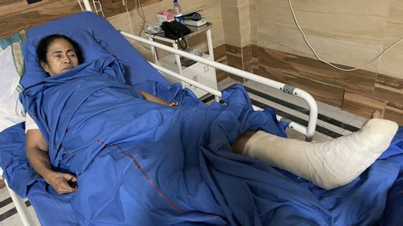 மம்தா தாக்கப்பட்டது வெட்க்கக் கேடானது.. ஜனநாயத்தின் மீதான தாக்குதல்.. கொந்தளிக்கும் ஸ்டாலின்.