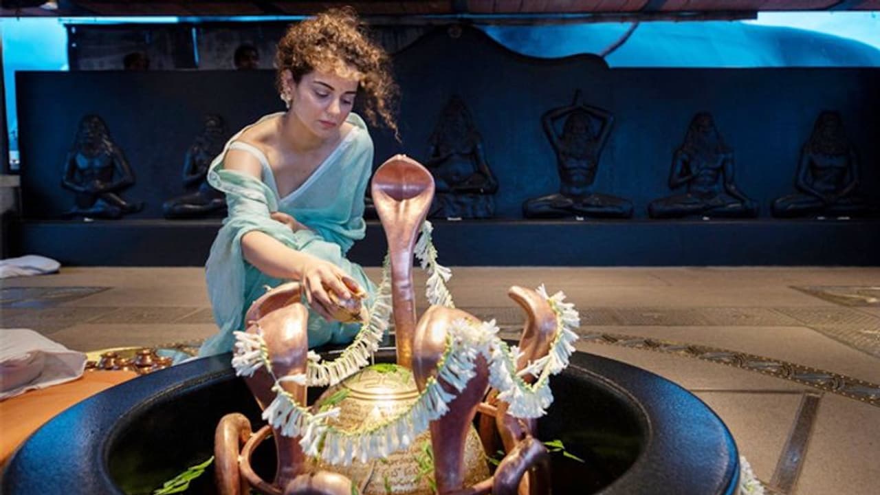 Kangana Ranaut ने की शिव पूजा, अमिताभ से लेकर अजय माधुरी दीक्षित तक ने लगाया हर हर महादेव का जयकारा Kangana Ranaut ने की शिव पूजा, अमिताभ से लेकर अजय माधुरी दीक्षित तक ने लगाया हर हर महादेव का जयकारा