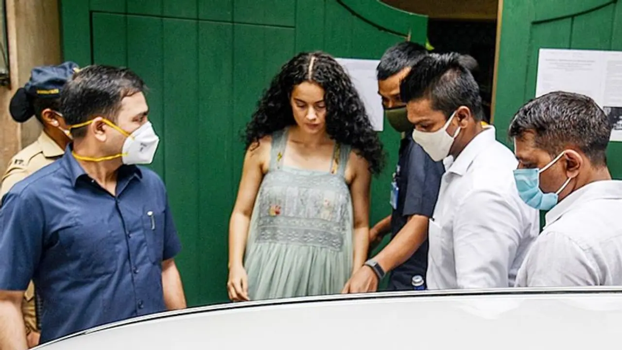 गैर जमानती वारंट के खिलाफ Kangana पहुंचीं मुंबई सेशन कोर्ट, जावेद अख्तर ने दर्ज कराया था केस गैर जमानती वारंट के खिलाफ Kangana पहुंचीं मुंबई सेशन कोर्ट, जावेद अख्तर ने दर्ज कराया था केस