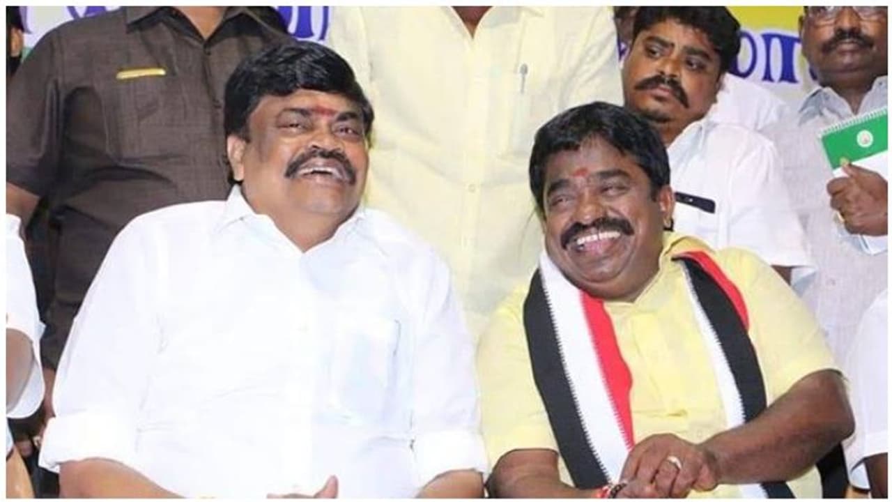 Exclusive: ராஜேந்திர பாலாஜியை வீழ்த்த நிருபர் மீது கொலைவெறித்தாக்குதல்..? அடேங்கப்பா ராஜவர்மன்..! Exclusive: ராஜேந்திர பாலாஜியை வீழ்த்த நிருபர் மீது கொலைவெறித்தாக்குதல்..? அடேங்கப்பா ராஜவர்மன்..!