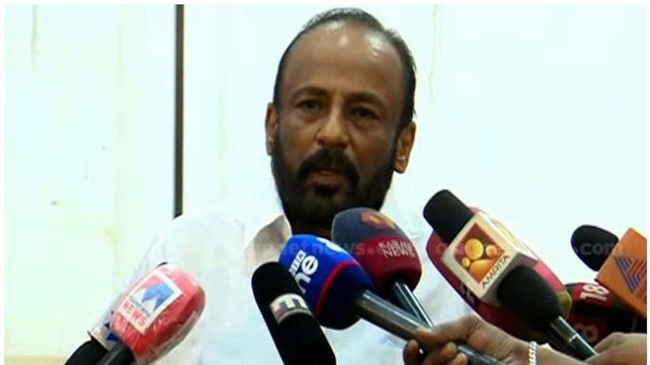 'നവകേരള സദസ്സിൽ പങ്കെടുക്കും'എ വി ഗോപിനാഥ്, കോൺഗ്രസ് ഭരിക്കുന്ന പെരിങ്ങോട്ടുകുറിശ്ശി പഞ്ചായത്ത് അരലക്ഷം നൽകി