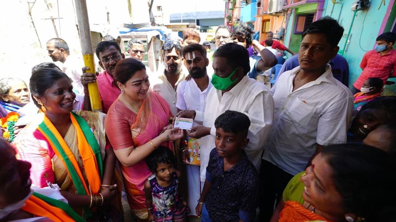 எனக்கு ஏமாற்றமும் இல்ல... எதிர்பார்ப்பும் இல்ல... தன்னை தானே தேற்றிக்கொள்ளும் குஷ்பு..! எனக்கு ஏமாற்றமும் இல்ல... எதிர்பார்ப்பும் இல்ல... தன்னை தானே தேற்றிக்கொள்ளும் குஷ்பு..!