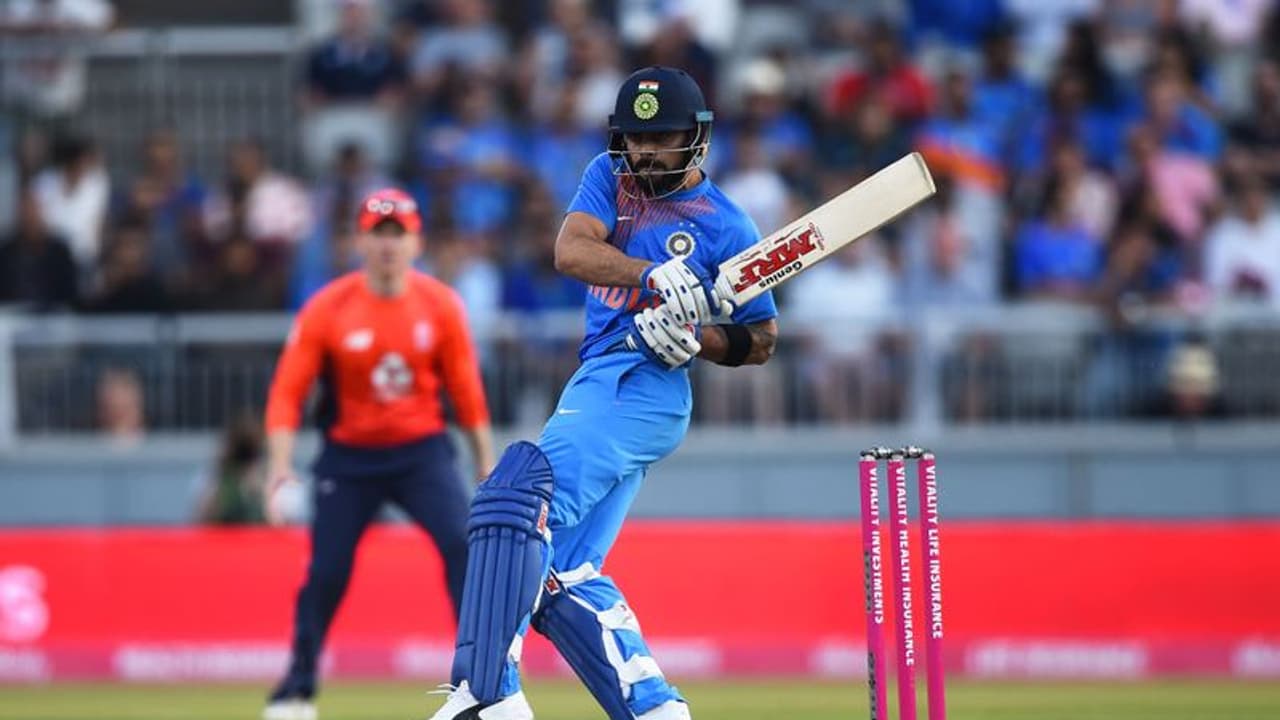 ഇന്ന് 72 റണ്സ് നേടുമോ?; മറ്റൊരു നേട്ടത്തിനരികെ വിരാട് കോലി ഇന്ന് 72 റണ്സ് നേടുമോ?; മറ്റൊരു നേട്ടത്തിനരികെ വിരാട് കോലി