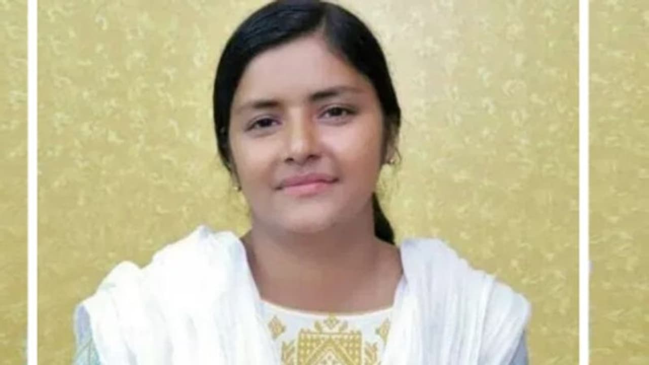 CM ममता बनर्जी और BJP का खेल बिगाड़ने आई यह लड़की, जानिए कौन है जो नौकरी छोड़कर लड़ रही चुनाव