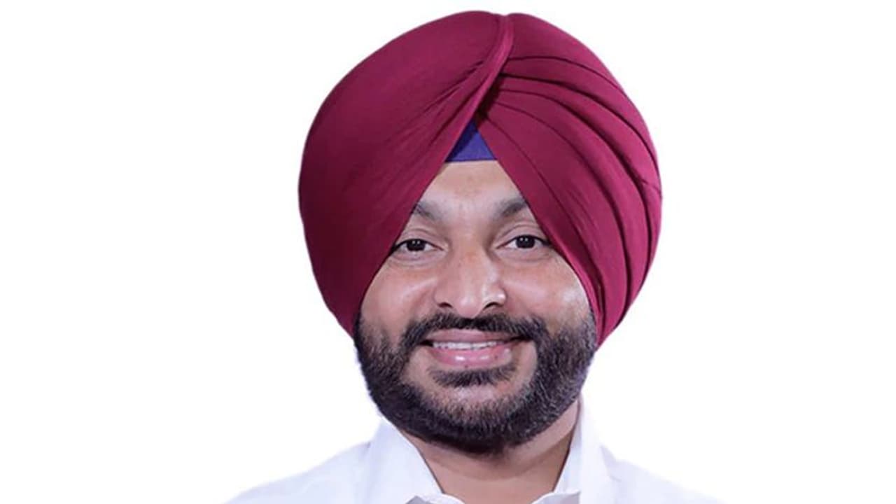 కాంగ్రెస్ లోక్సభ పక్షనేత మార్పు.. అధిర్ స్థానంలో రవ్నీత్ సింగ్ కాంగ్రెస్ లోక్సభ పక్షనేత మార్పు.. అధిర్ స్థానంలో రవ్నీత్ సింగ్