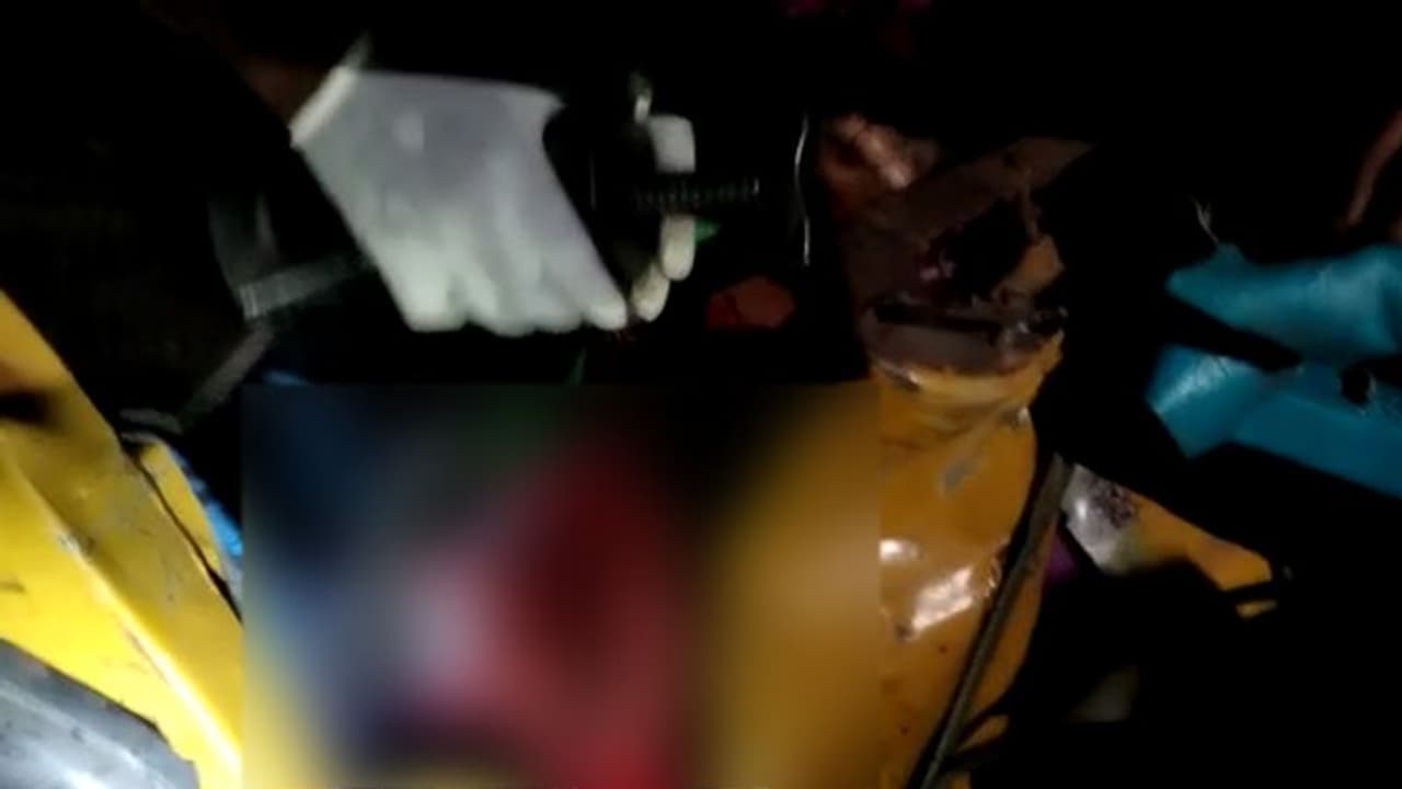 కృష్ణా జిల్లా: ఆటోను ఢీకొట్టిన కారు.. 12 మందికి గాయాలు, క్షతగాత్రులంతా మహిళలే కృష్ణా జిల్లా: ఆటోను ఢీకొట్టిన కారు.. 12 మందికి గాయాలు, క్షతగాత్రులంతా మహిళలే