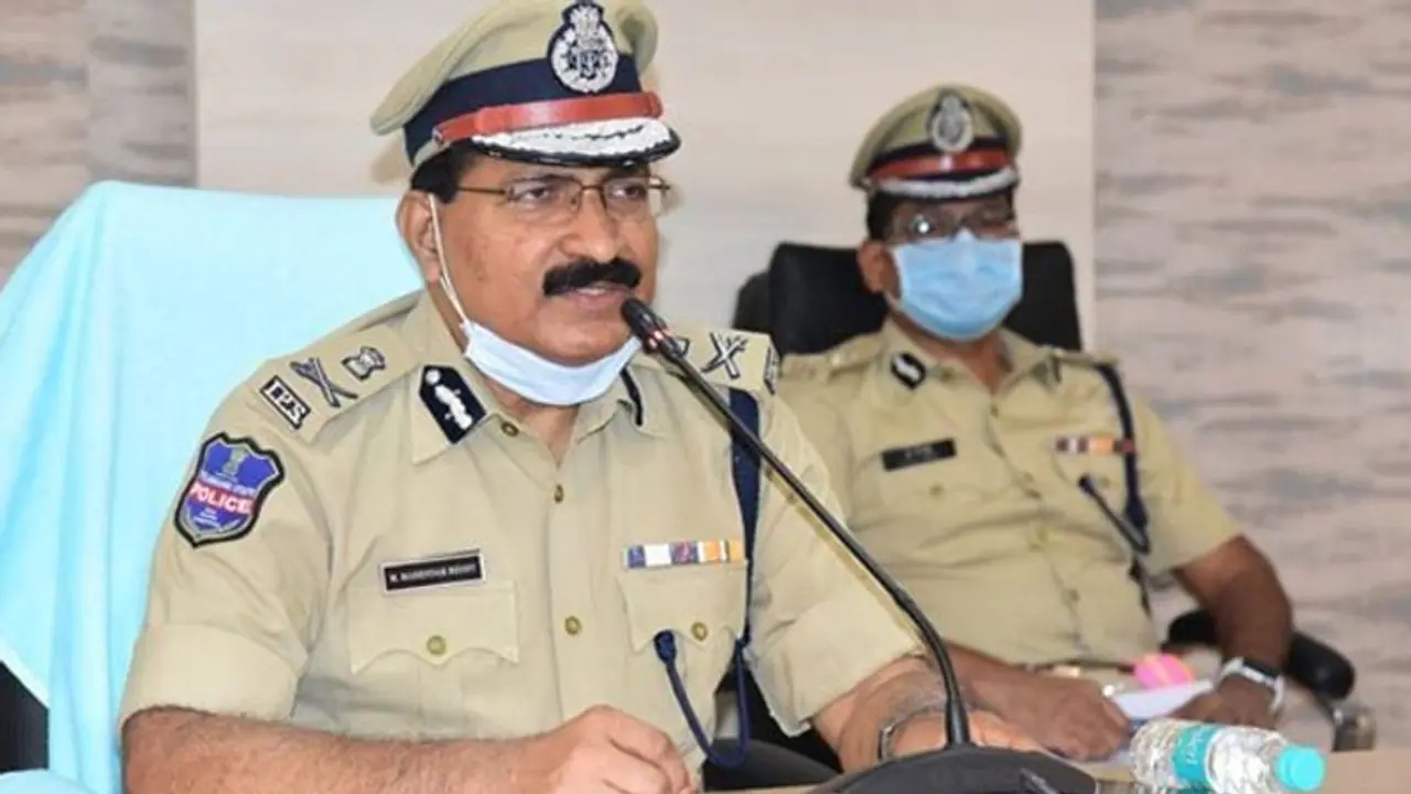 భైంసా అల్లర్లు: స్పందించిన డీజీపీ ... మహిళా భద్రతా విభాగానికి దర్యాప్తు బాధ్యతలు భైంసా అల్లర్లు: స్పందించిన డీజీపీ ... మహిళా భద్రతా విభాగానికి దర్యాప్తు బాధ్యతలు