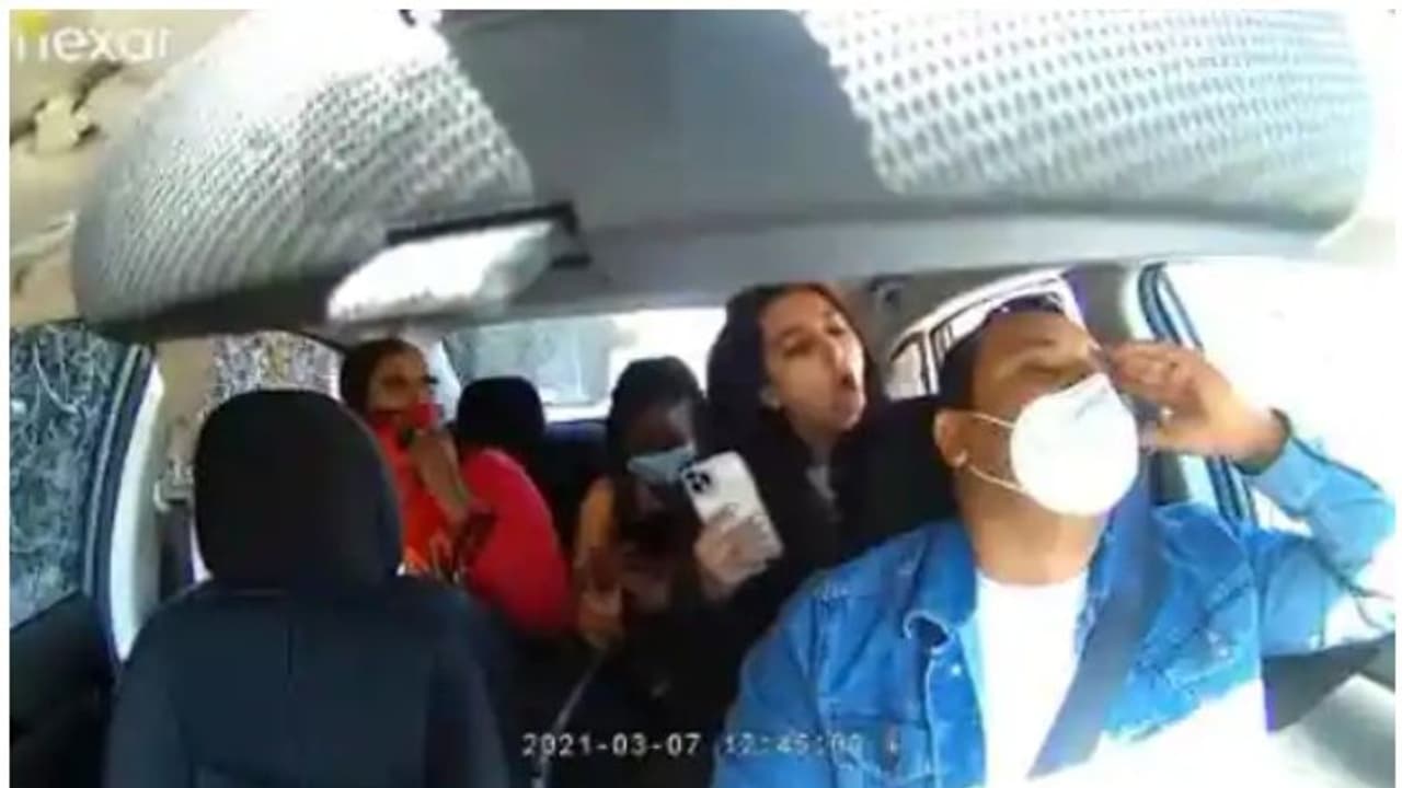 മാസ്ക് ധരിക്കാന്‍ ആവശ്യപ്പെട്ട ഡ്രൈവറുടെ മുഖത്തേക്ക് ചുമച്ച് യുവതികള്‍, നടപടിയുമായി യൂബര്‍