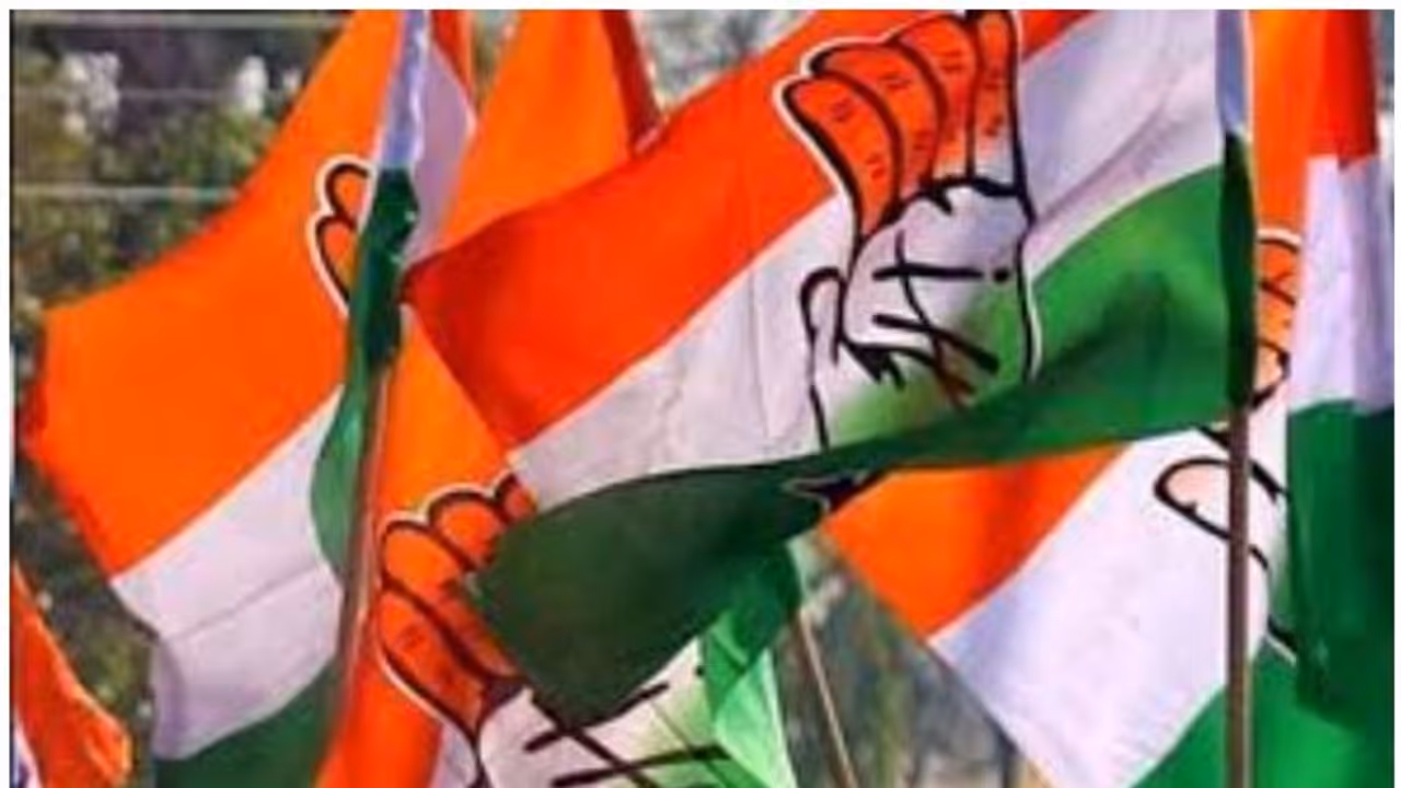 മലമ്പുഴ സീറ്റിൽ പ്രതിഷേധം കടുപ്പിച്ച് കോൺഗ്രസ്സ് പ്രവർത്തകർ, പാർട്ടി വിടുമെന്ന് പഞ്ചായത്ത് അംഗങ്ങളുടെ ഭീഷണി മലമ്പുഴ സീറ്റിൽ പ്രതിഷേധം കടുപ്പിച്ച് കോൺഗ്രസ്സ് പ്രവർത്തകർ, പാർട്ടി വിടുമെന്ന് പഞ്ചായത്ത് അംഗങ്ങളുടെ ഭീഷണി