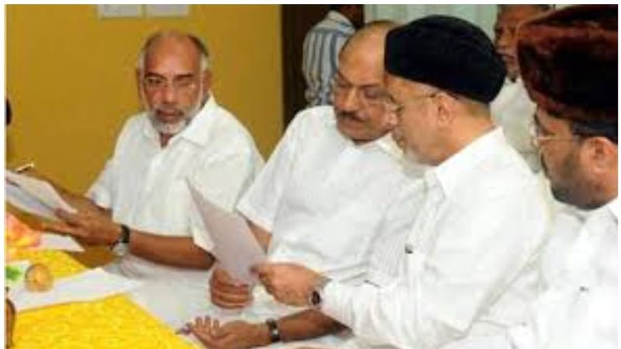 ലീഗിൽ കളമശ്ശേരി പ്രതിസന്ധി, ജില്ലാ ഭാരവാഹികൾ ഇന്ന് പാണക്കാട്, മാറ്റുമോ സ്ഥാനാർത്ഥിയെ? ലീഗിൽ കളമശ്ശേരി പ്രതിസന്ധി, ജില്ലാ ഭാരവാഹികൾ ഇന്ന് പാണക്കാട്, മാറ്റുമോ സ്ഥാനാർത്ഥിയെ?