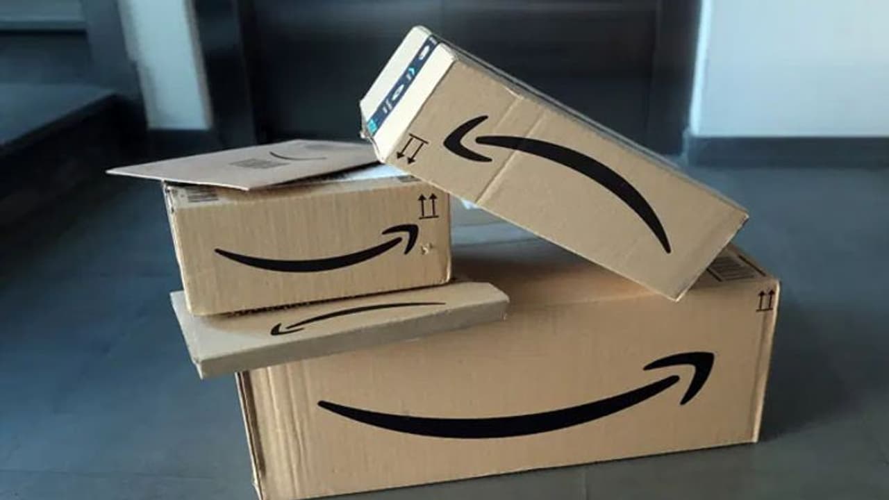 కరివేపాకు పొడి, హెర్బల్ పౌడర్ ల పేరుతో .. అమెజాన్ యాప్ తో గంజాయి స్మగ్లింగ్.. నలుగురు అరెస్ట్