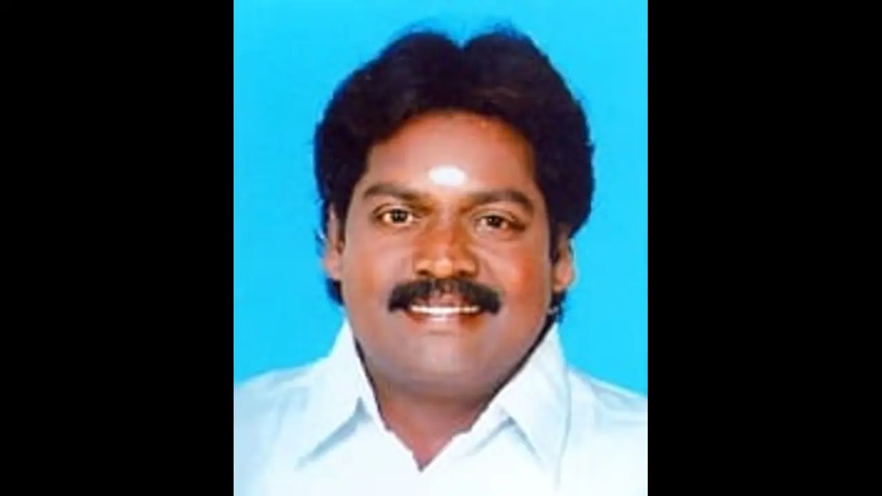 தேர்தலுக்குபிறகு டிடிவி தினகரன், சசிகலாவை நோக்கி ஓடிவருவார்கள்.. முன்னாள் சட்டமன்ற உறுப்பினர் வெளியிட்ட பகீர் தேர்தலுக்குபிறகு டிடிவி தினகரன், சசிகலாவை நோக்கி ஓடிவருவார்கள்.. முன்னாள் சட்டமன்ற உறுப்பினர் வெளியிட்ட பகீர்