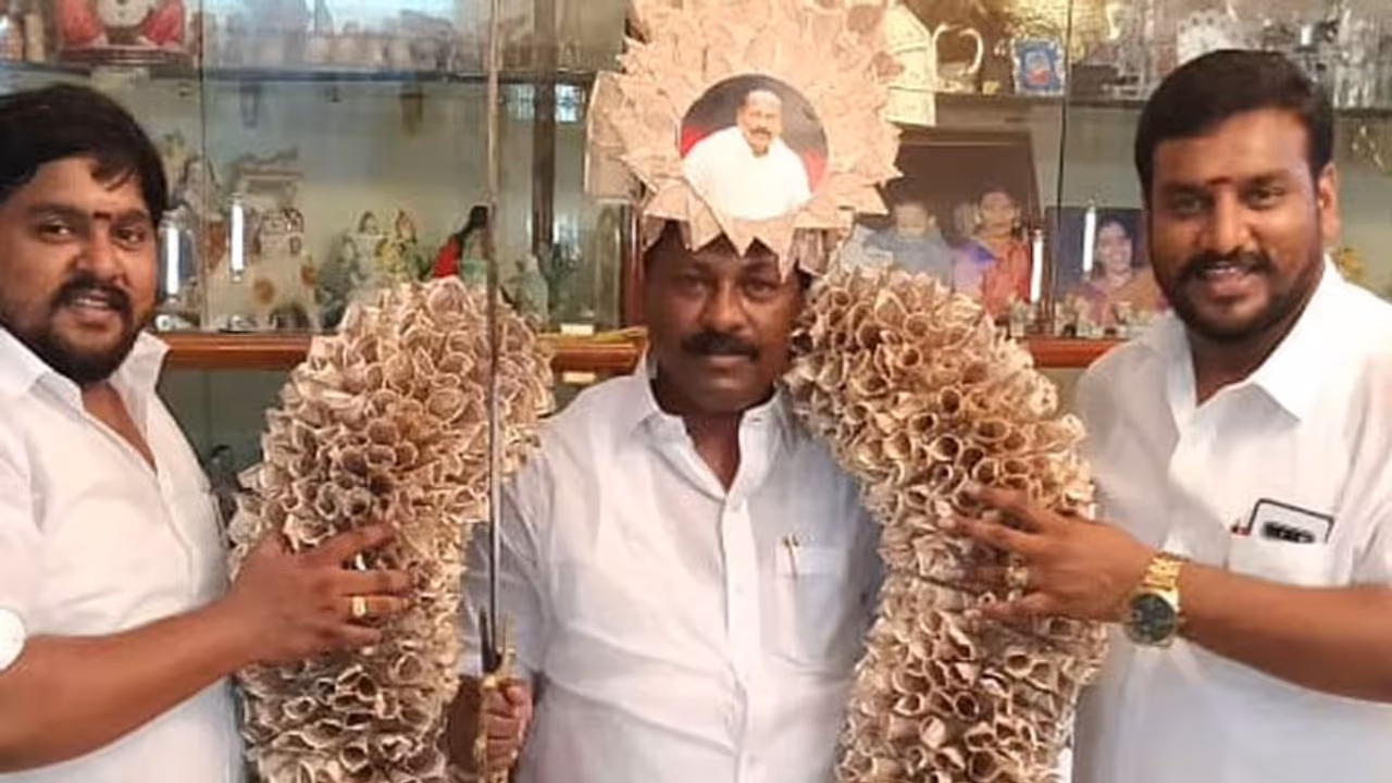 சீட் கொடுக்காத அதிருப்தி... விருகம்பாக்கம் தனசேகரன் திமுகவில் இருந்து விலகல்... ஸ்டாலின் அதிர்ச்சி..! சீட் கொடுக்காத அதிருப்தி... விருகம்பாக்கம் தனசேகரன் திமுகவில் இருந்து விலகல்... ஸ்டாலின் அதிர்ச்சி..!