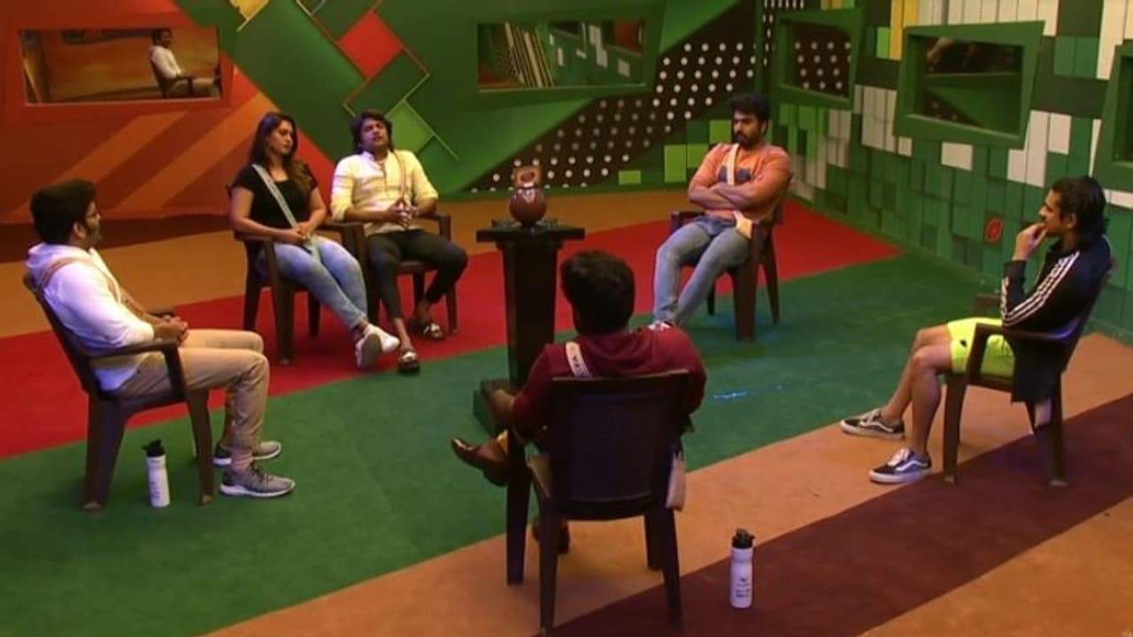 ഒപ്പം നോമിനേഷന് ഫ്രീ കാര്ഡും! ബിഗ് ബോസിലെ പുതിയ ക്യാപ്റ്റനെ തിരഞ്ഞെടുത്തു ഒപ്പം നോമിനേഷന് ഫ്രീ കാര്ഡും! ബിഗ് ബോസിലെ പുതിയ ക്യാപ്റ്റനെ തിരഞ്ഞെടുത്തു