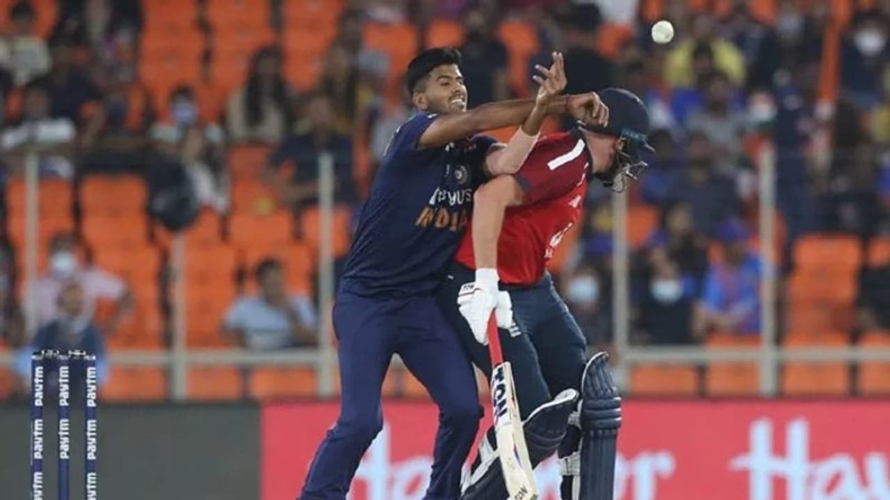 ക്യാച്ചെടുക്കുന്നതിന് തടസമായി; ബെയര്സ്റ്റോയോട് കലിപ്പ് കാണിച്ച് വാഷിംഗ്ടണ് സുന്ദര് വീഡിയോ ക്യാച്ചെടുക്കുന്നതിന് തടസമായി; ബെയര്സ്റ്റോയോട് കലിപ്പ് കാണിച്ച് വാഷിംഗ്ടണ് സുന്ദര് വീഡിയോ